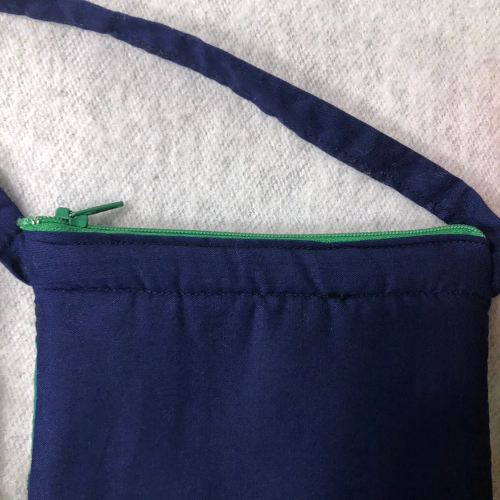 NWOT - Parrot Appliquéd Mini Bag_11